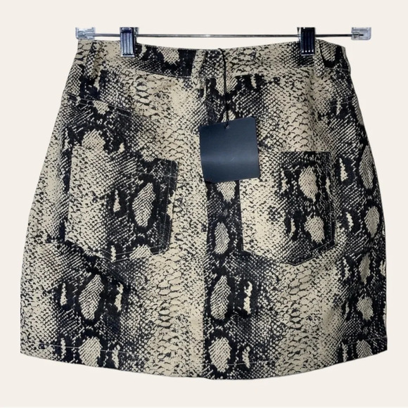 0789. LE LIS SNAKESKIN PRINT MINI DENIM SKIRT SIZE SMALL NWT - Picture 5 of 7